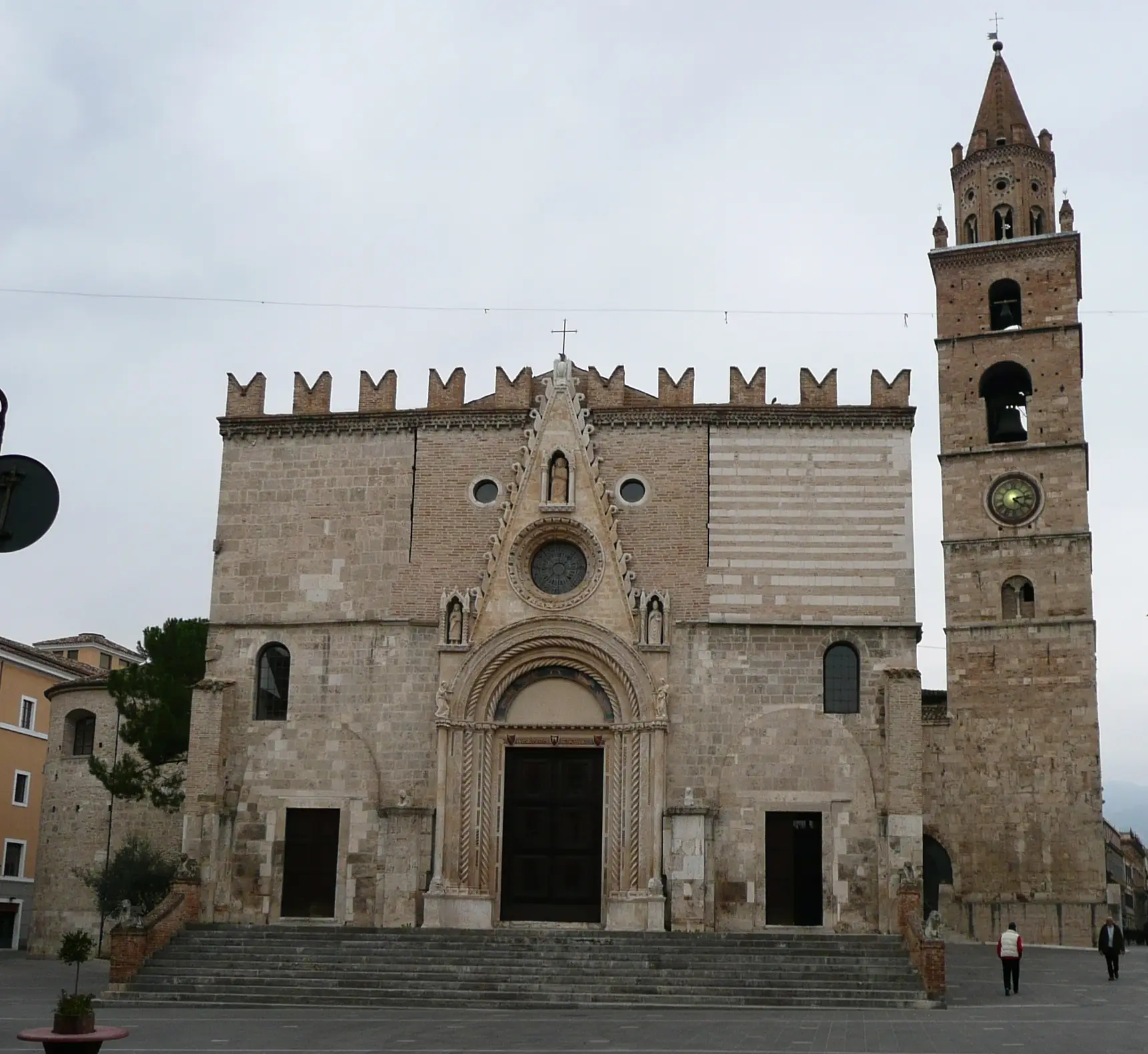 La facciata del Duomo di Teramo